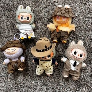 Lafufu Collection - Includes 5 outfits, garment rack, and 9 hangers